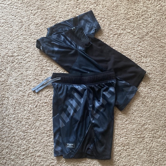 Athletic Set - Picture 4 of 6